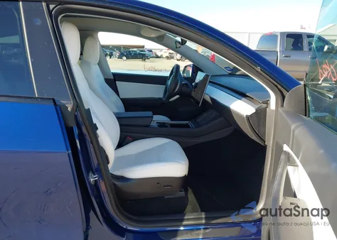 2022 Tesla Model Y Long Range Dual Motor All-Wheel Drive z USA, uszkodzony, nr VIN 7SAYGDEE4NF313705